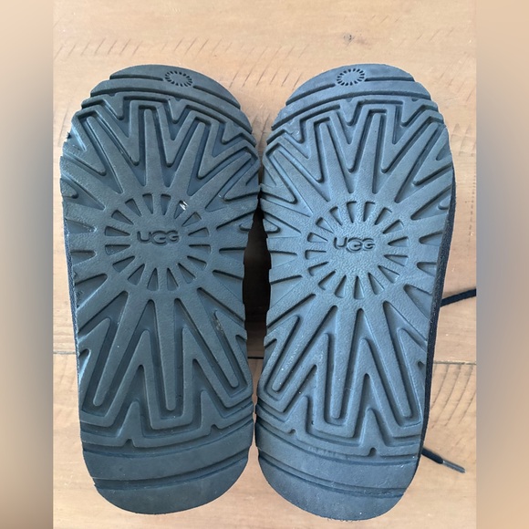 UGG Neumel Black Suede Chukka Boots - Size 5 - Picture 9 of 10